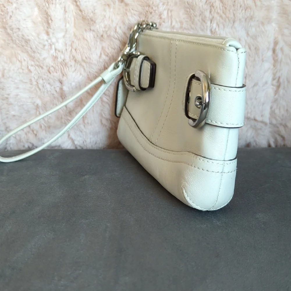 Coach vintage large white leather wristlet clutch Y2K - Picture 2 of 3
